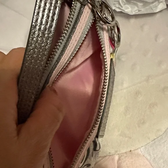 Coach Poppy Graffiti Silver and Pink Wristlet With Heart Design. - Picture 8 of 8